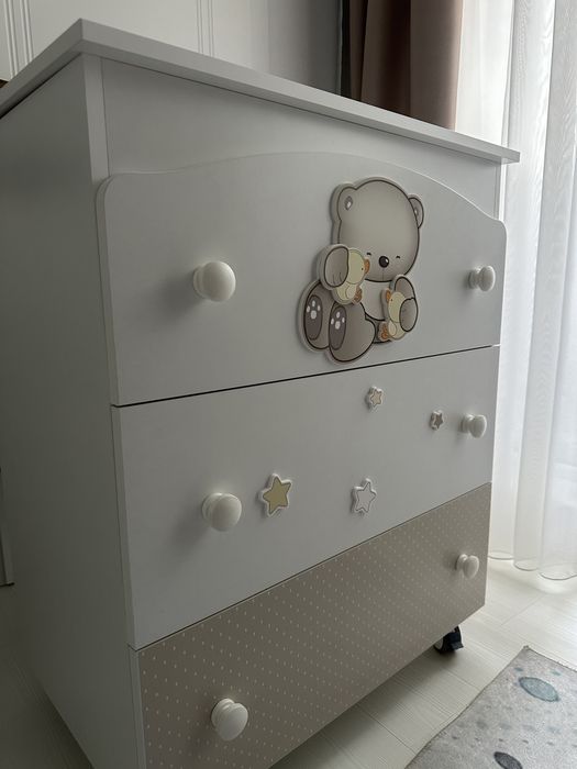 Vand set patut cu saltea + masuta de infasat