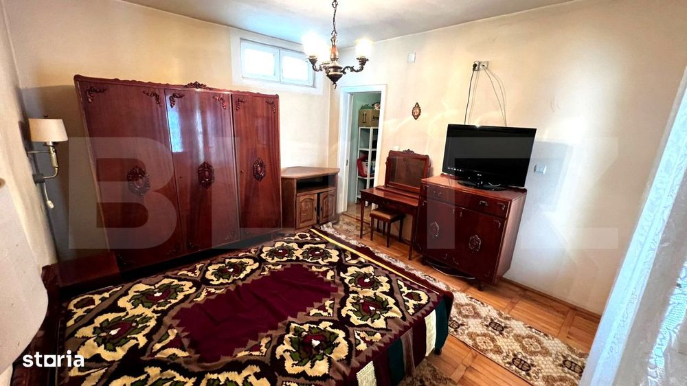 Casa de vanzare 7 camere, 300 mp utili, teren 839 mp, zona centrala