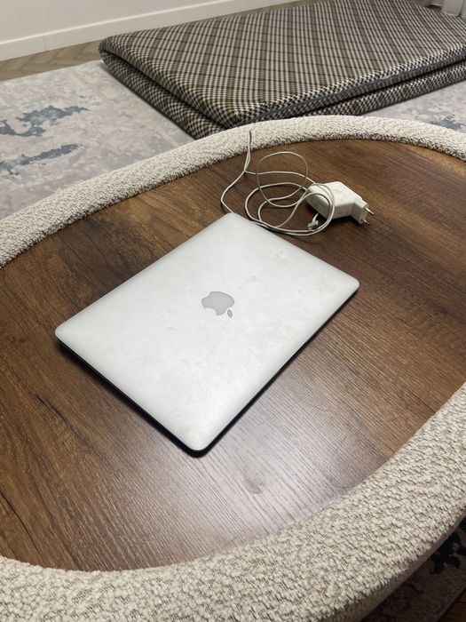 Продам макбук MACBOOK