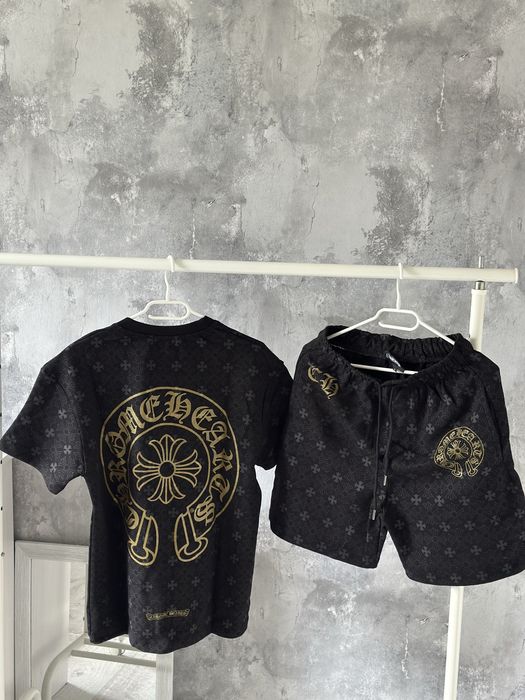Compleu Chrome Hearts essentials off white