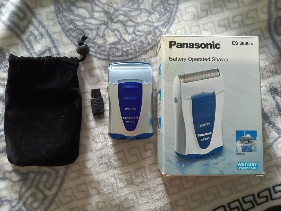 Мужской набор бритва и триммер.