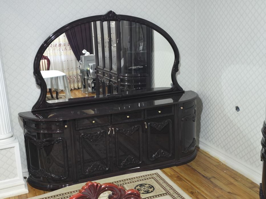 Продаю Горка и комод производства Италия, в отличном состоянии