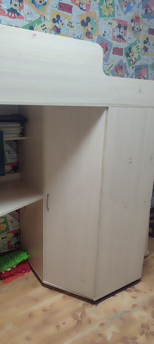Продаеться гарнитур кровать чердак