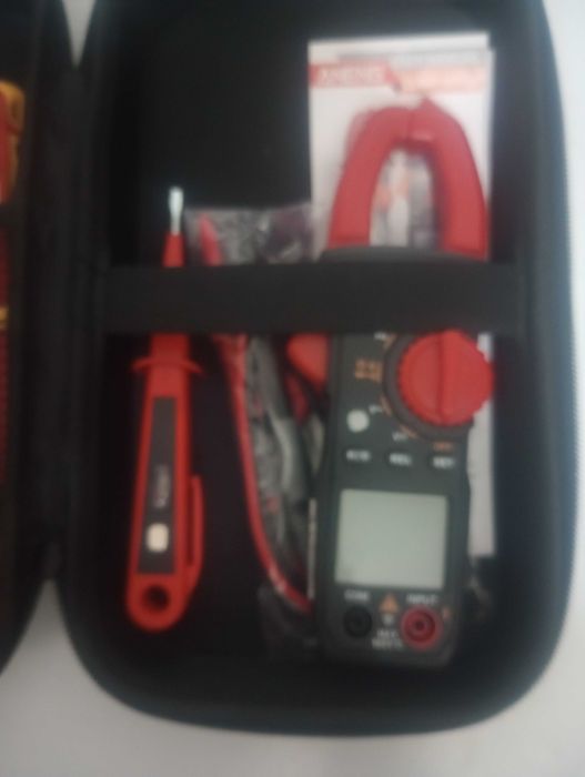 Електротрхнически комплект инструменти