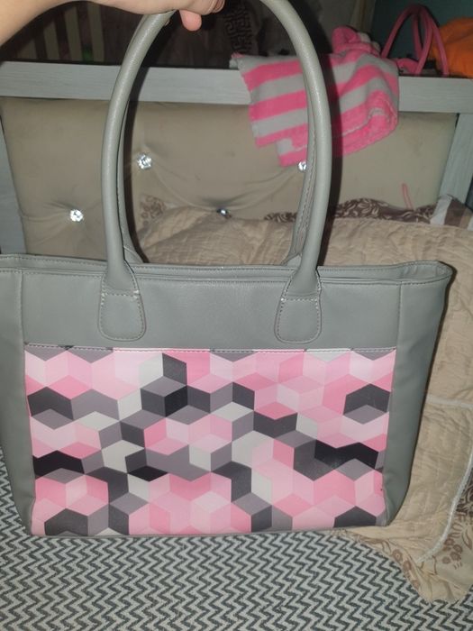 Прадаю кожанную сумку Модель Mary key.