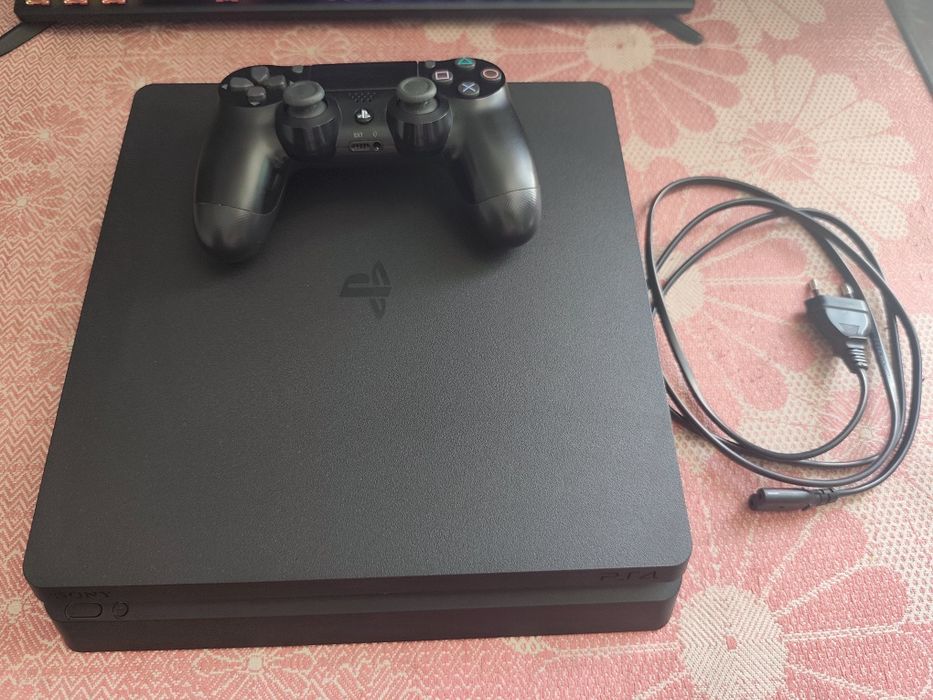 Продам PS4 slim 1Tb
