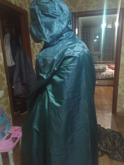 Дождевик новый  два разного цвета.