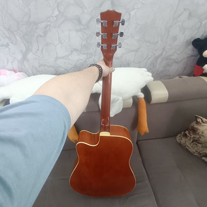 Гитара б/у продам в хорошие руки