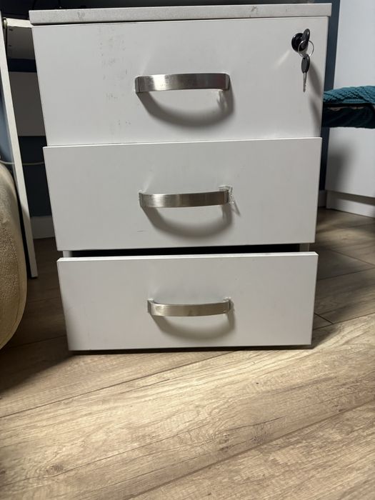 Офисная тумба серого цвета