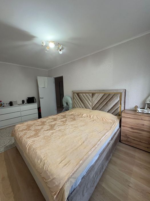 Продам кровать с матрасом