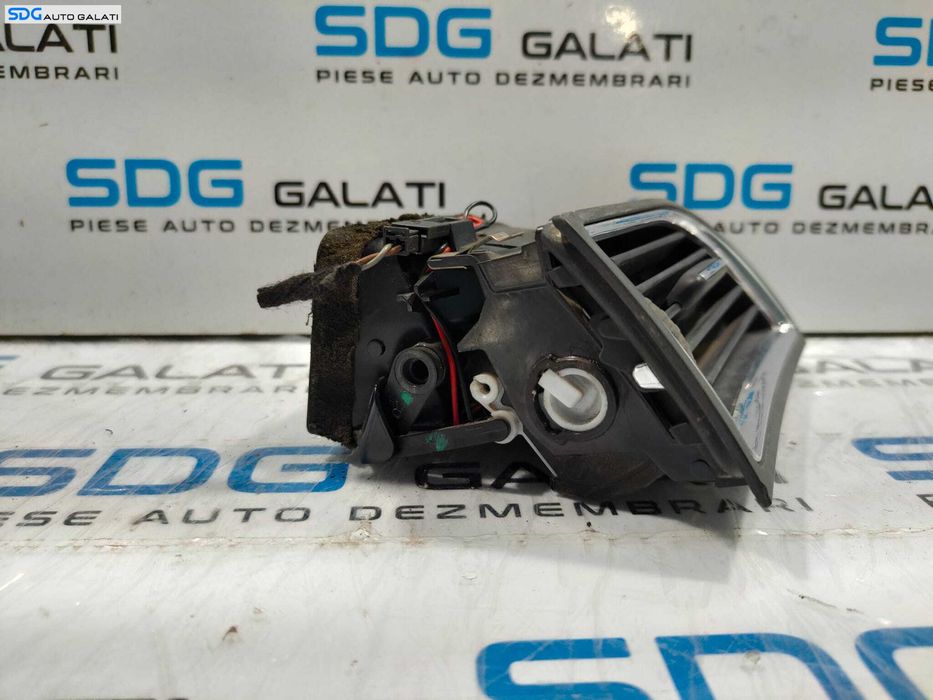 Grila Gura Aer Aerisire Ventilatie Bord Dreapta Skoda Superb 2 2008 - 2015 Cod 3T0819702 [L4847]