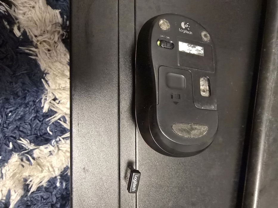 Sistem Complet PC Desktop HP Compaq + Monitor LG, Boxe, Cameră Web, Tastatură și Mouse