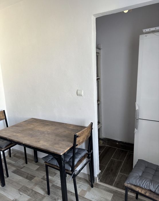 Închiriez apartament