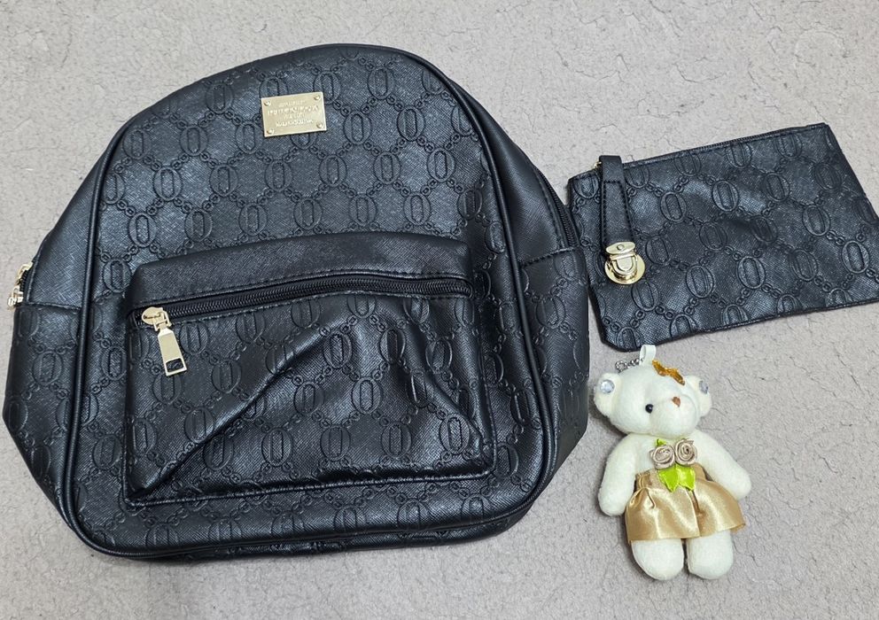 Дамска кожена  раница с мече