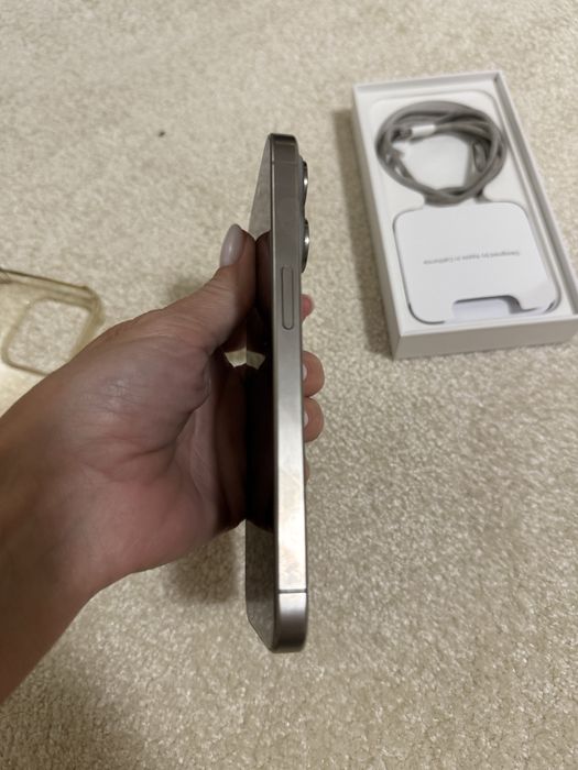 Iphone 15 pro natural titanium