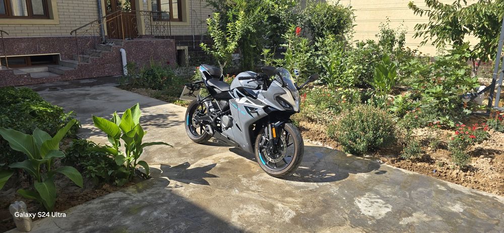 CF MOTO 300SR мотоцикл
