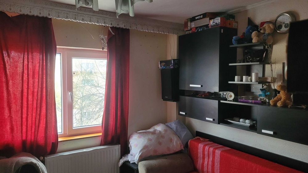 VAND AP3 cam Dec  Roman Nt R Musat ,propietar , predare imediata , partial renovat ,