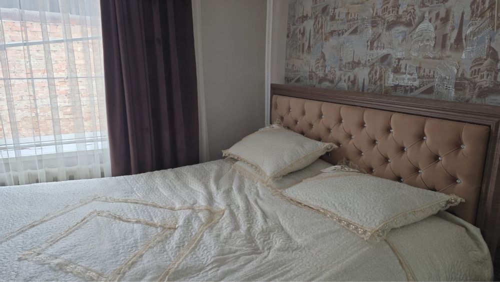 Продается спальный гарнитур в отличном состоянии.