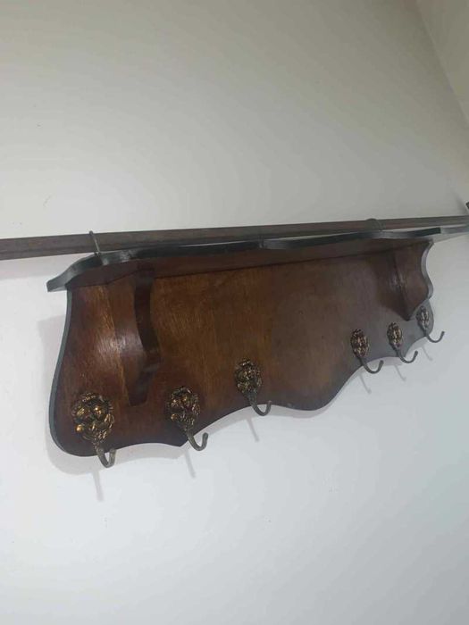 Cuier din lemn si 6 cuie din bronz