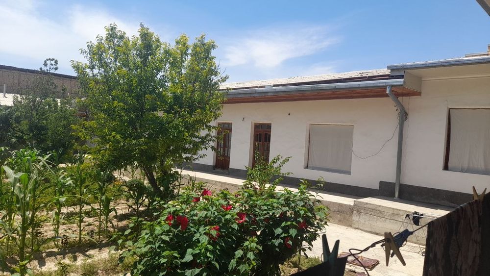 Uy sotiladi quruq yer narxida