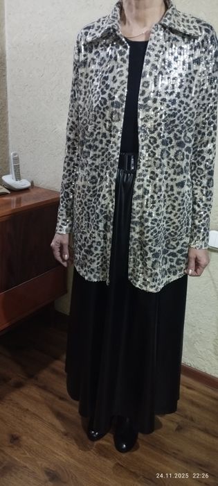 Продам нарядную накидку в люрексе