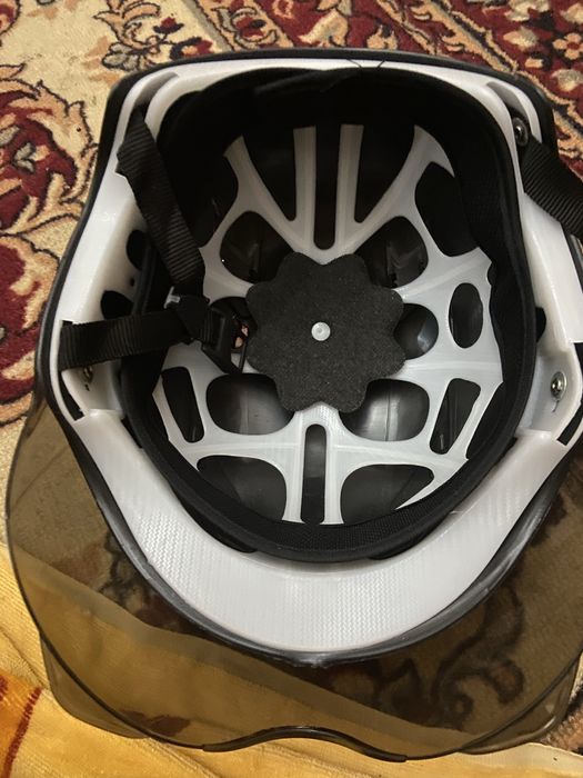 Продам шлем пользлвались 3-4 раза