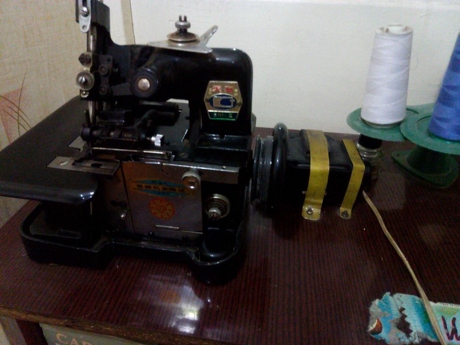 Швейная машина Чайка и оверлок.