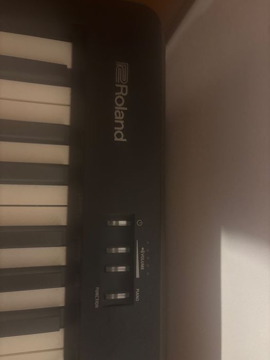 Vand pian roland fp-10 cu stativ roland KSC-FP10 negru