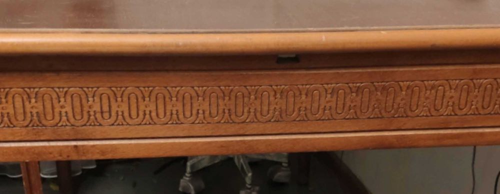 Стол деревянный низкий, б/у