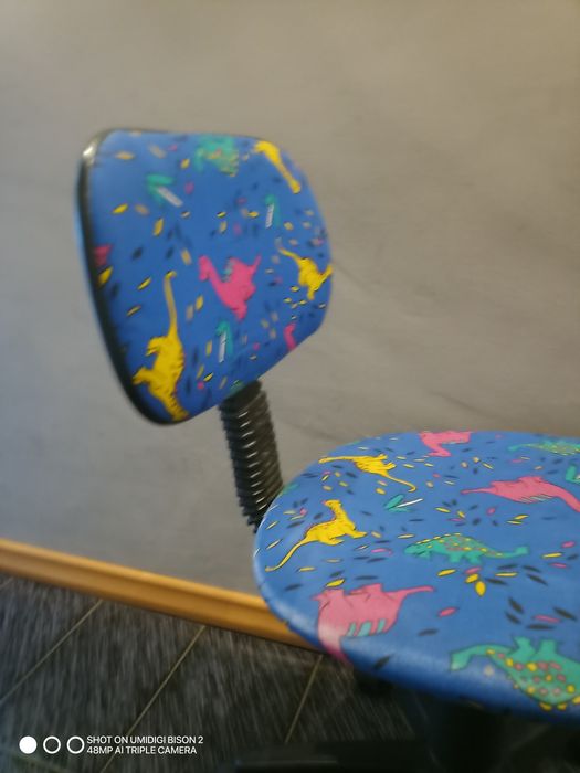 Детско столче на динозаври