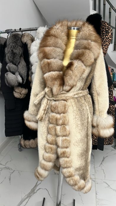 Alcantara lung accesorizat cu blană naturală din vulpe