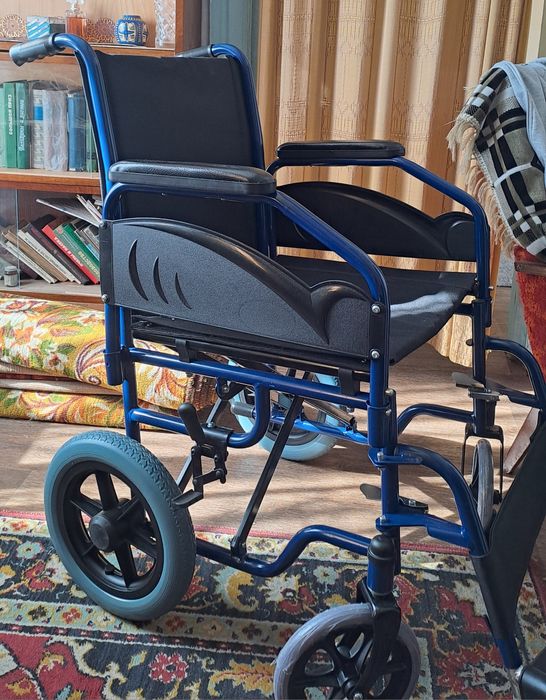 Инвалидная коляска.