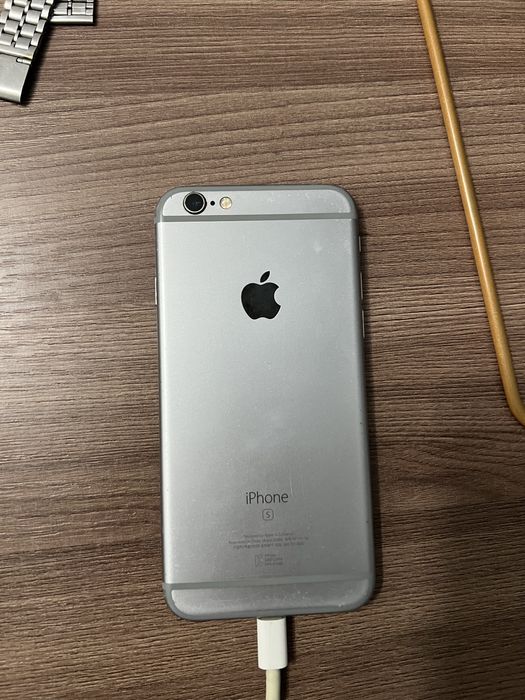 Продам айфон 6s.