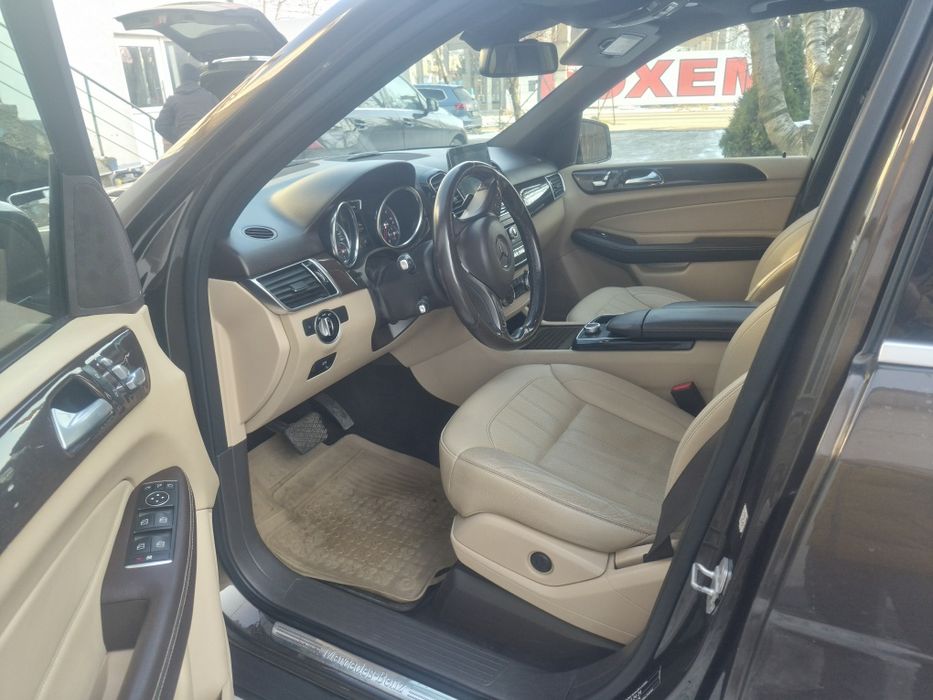 Vând Mercedes GLE 250