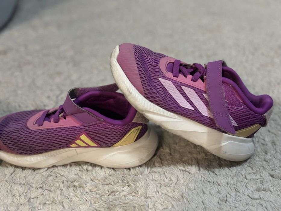 Adidasi adidas fetite / culoarea mov cu roz