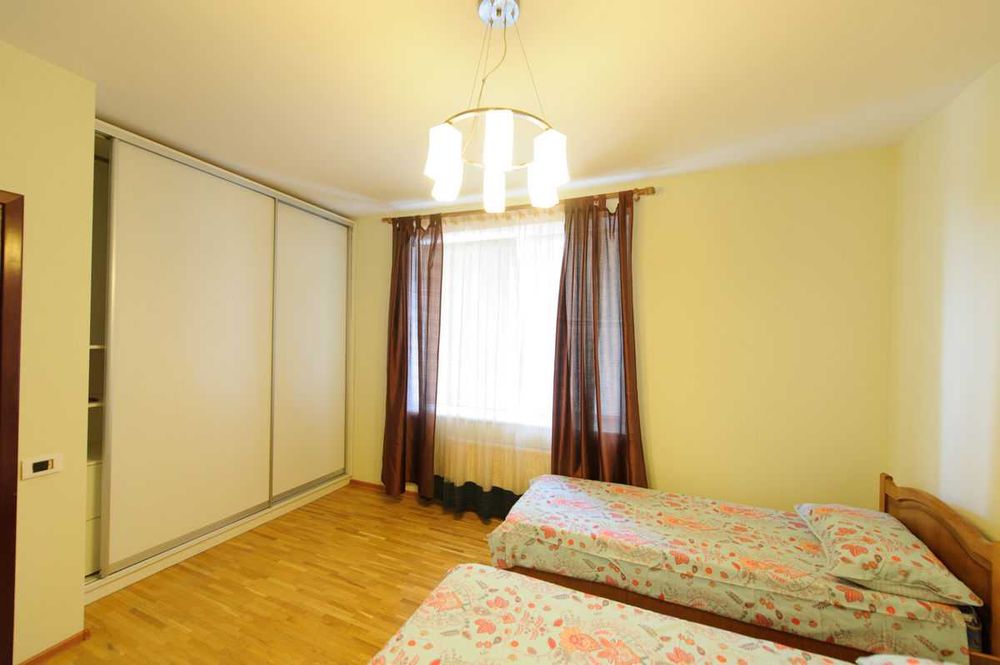 Дава се под наем Тристаен апартамент в София, Борово - 74 кв.м за 550 € - Снимка #1