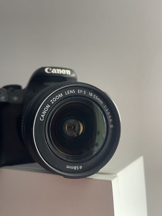Canon EOS 700D + obiectiv 18-55mm, stare bună