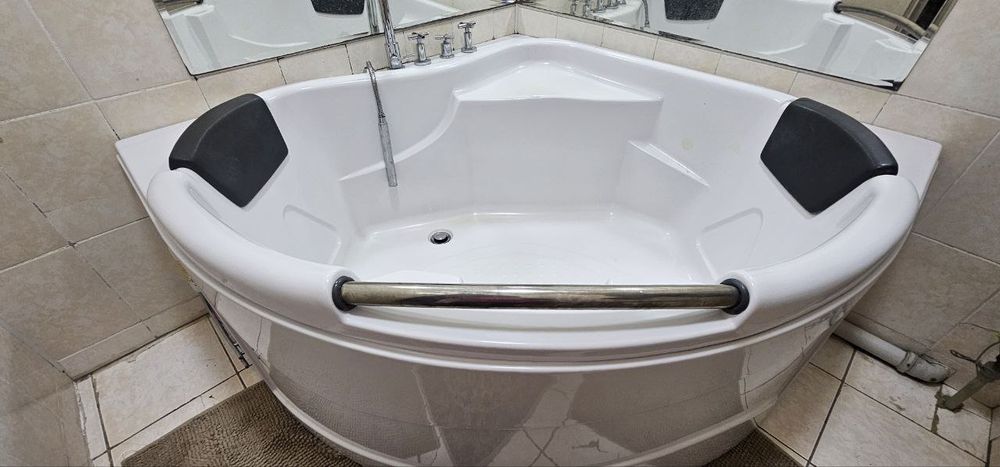 Продам ванну. Угловая