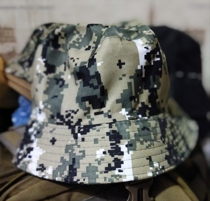 Панамы и шляпы с большими полями