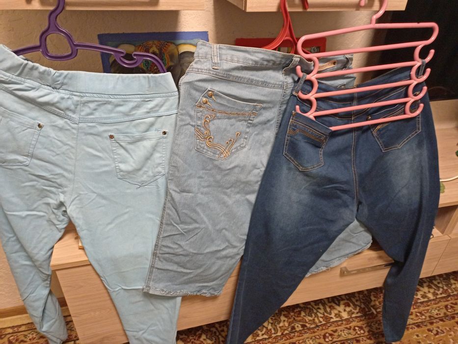 Продам стрейчевые джинсовые летние лосины,Дж шорты,и синие  летние джи