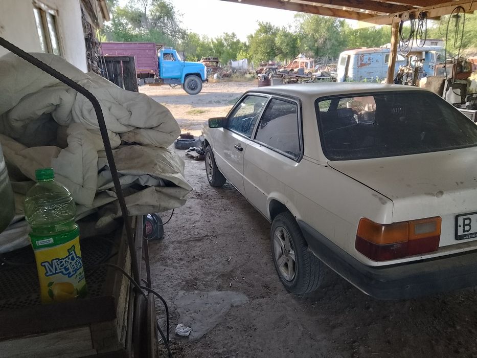 Продам срочно ауди 80