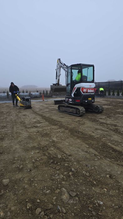 Executam sapaturi mecanizate cu excavatorul