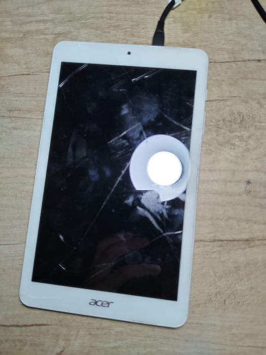 Продавам таблет Acer