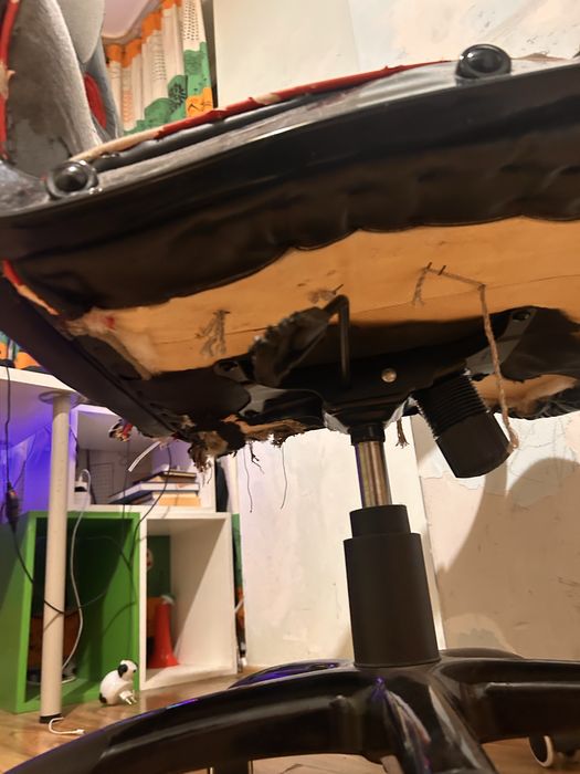 Геймърси стол- много използван и накъсан