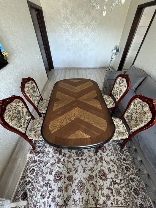 Продам стол для гостиной