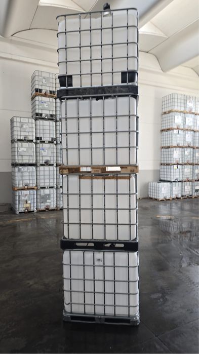 Bazine IBC 1000 l  butoaie . Cu posibilitate de transport.