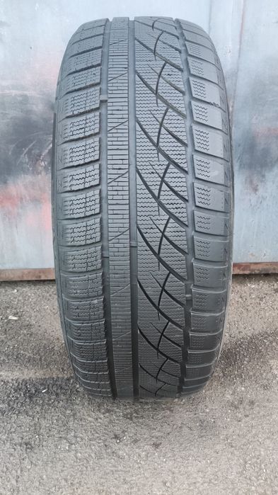 1брой зимна гума 235/60/18 Momo SUV
dot21
6.6mm
Добро състояние на гум