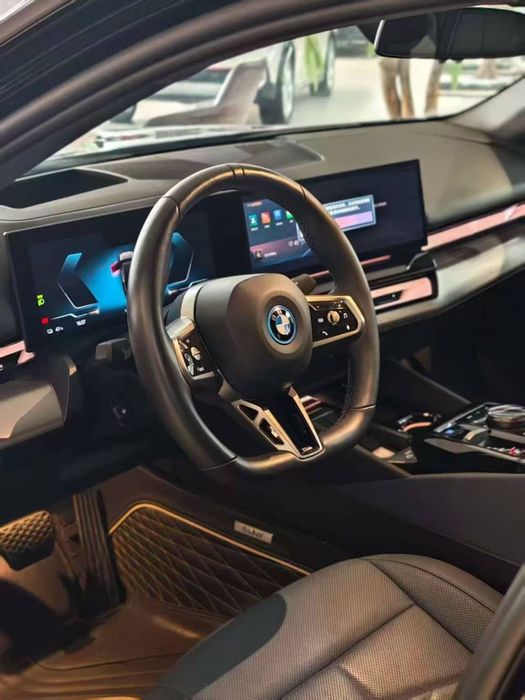 BMW i5 40L M-Sport 2025 yil