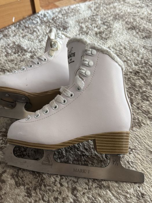 Продам профессиональные коньки