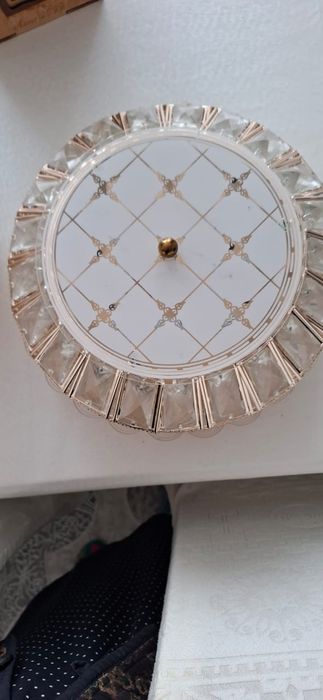 Продам недорого люстры